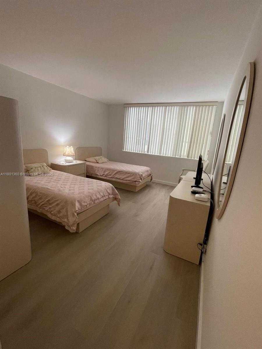 Small Image of 5005 COLLINS AVE #424, Miami Beach Number 7