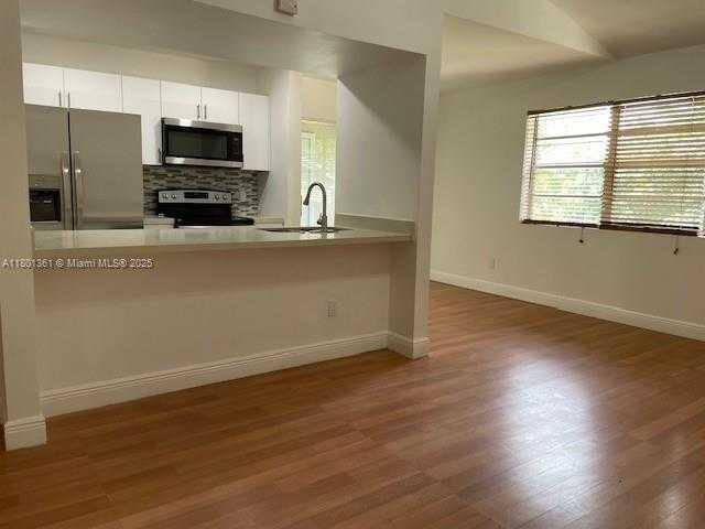 Small Image of 15325 SOUTH WEST 106TH TER #618, Miami Number 2