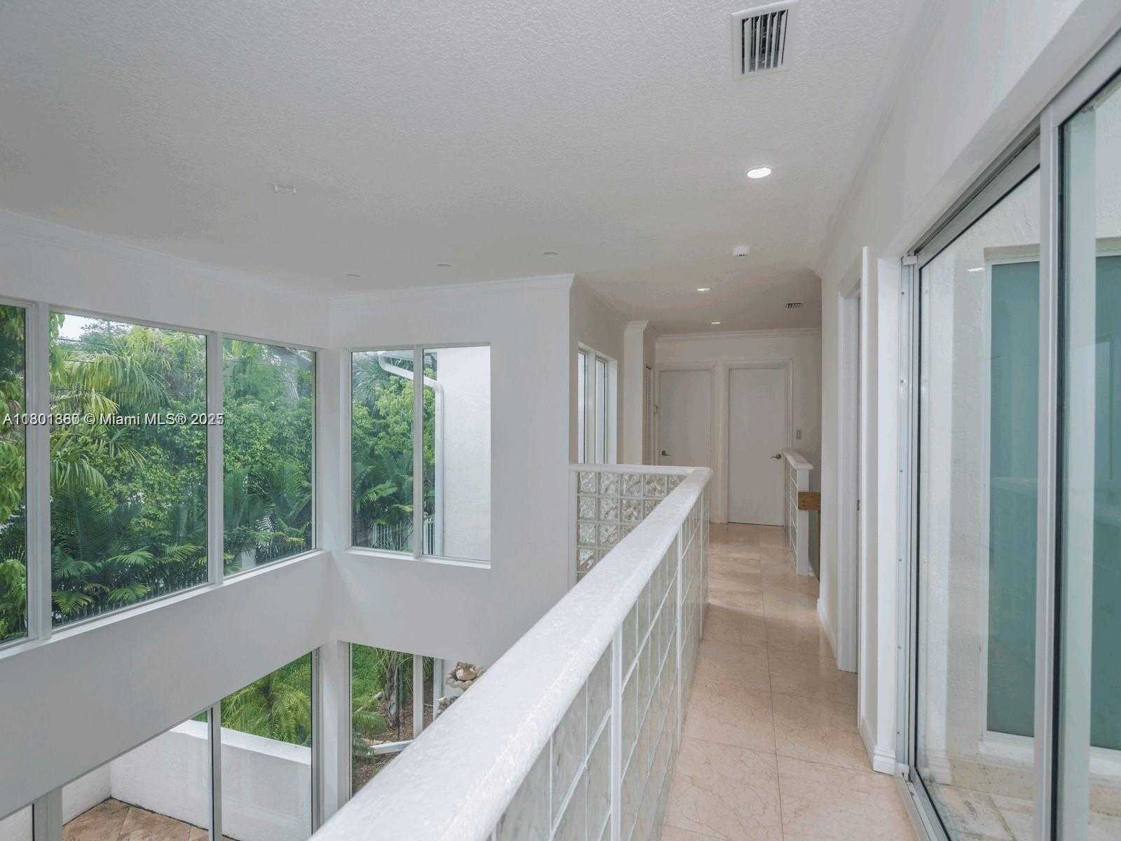 Small Image of 4000 ALHAMBRA CIR, Coral Gables Number 17