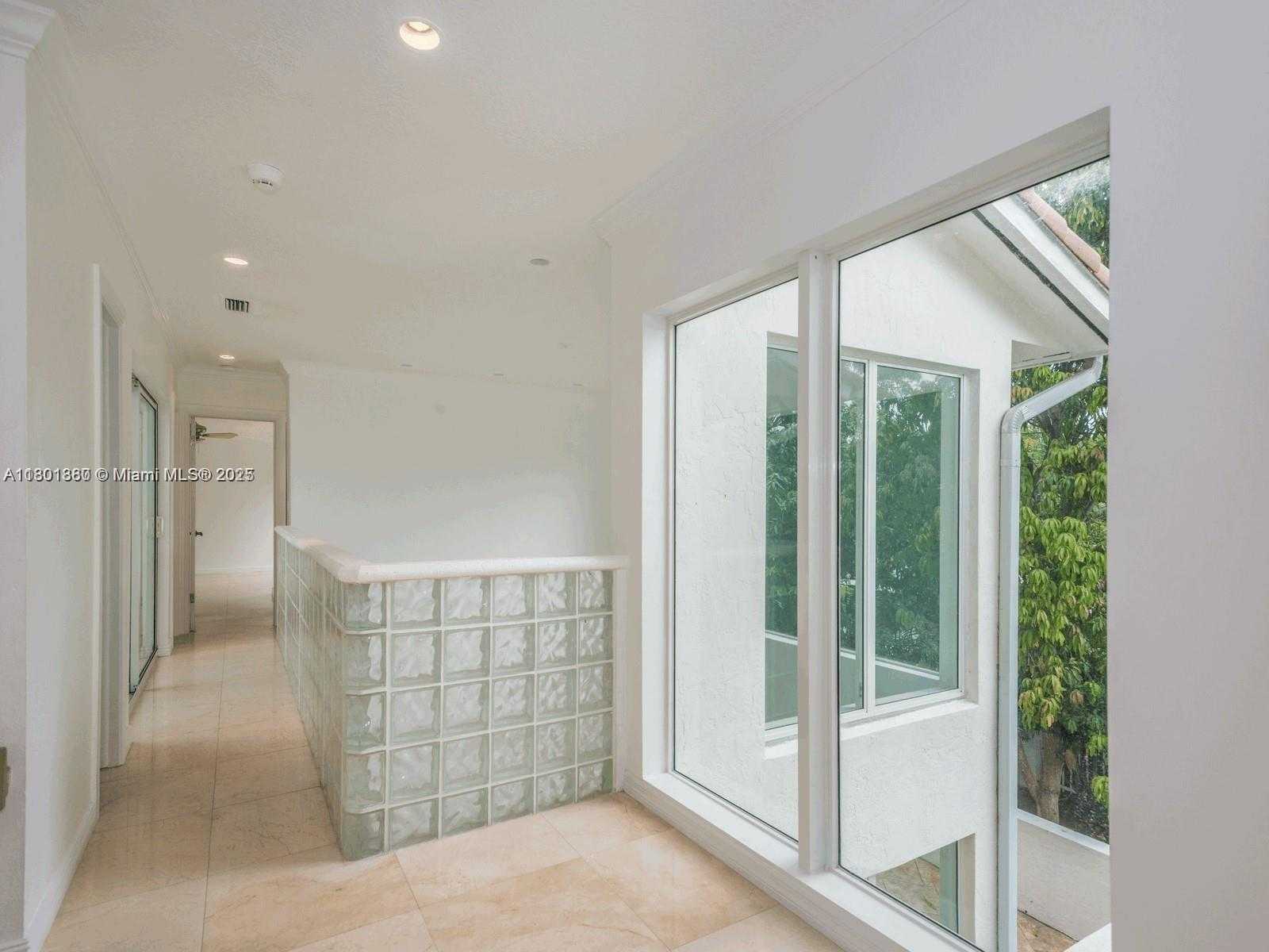 Small Image of 4000 ALHAMBRA CIR, Coral Gables Number 19