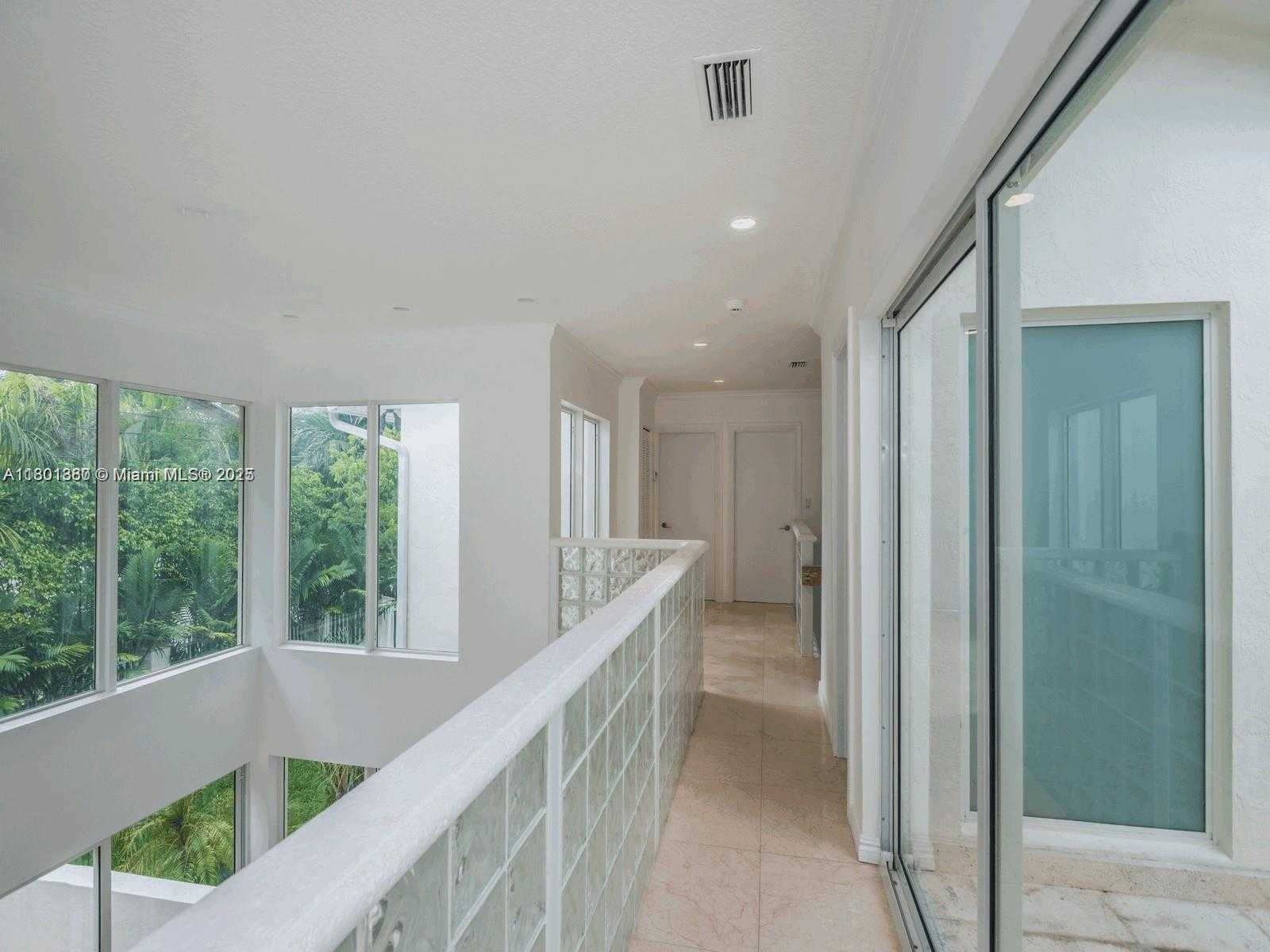 Small Image of 4000 ALHAMBRA CIR, Coral Gables Number 20