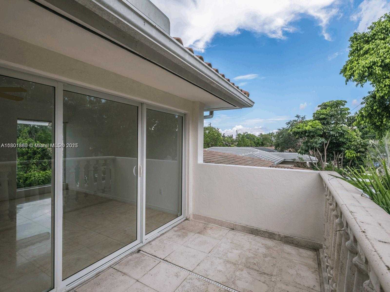 Small Image of 4000 ALHAMBRA CIR, Coral Gables Number 24
