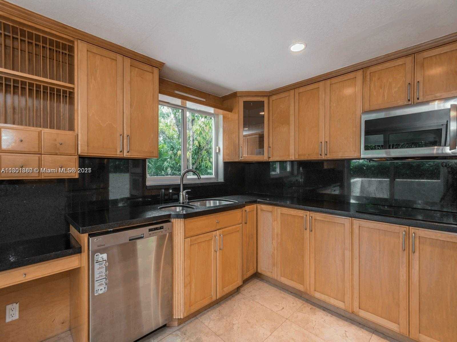 Small Image of 4000 ALHAMBRA CIR, Coral Gables Number 6