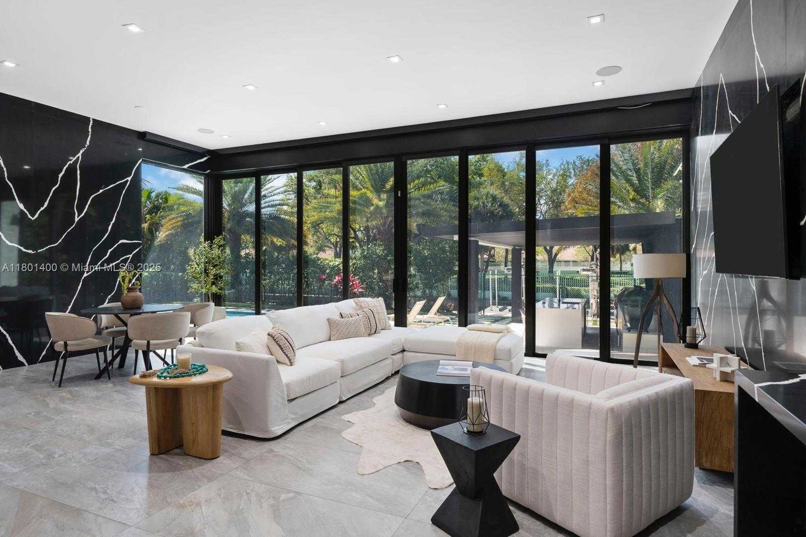 Small Image of 521 HOLIDAY DR, Hallandale Beach Number 10
