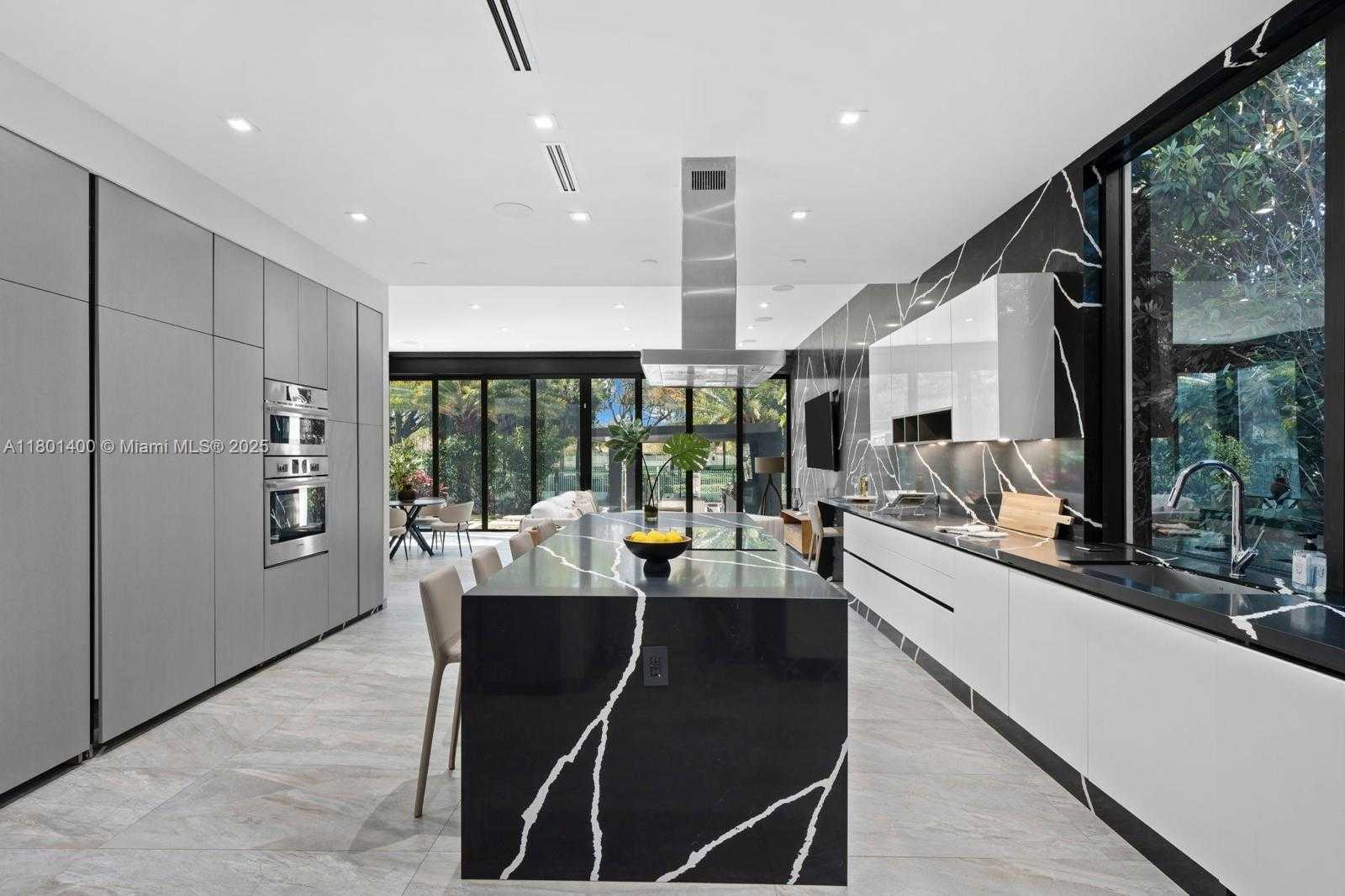 Small Image of 521 HOLIDAY DR, Hallandale Beach Number 12