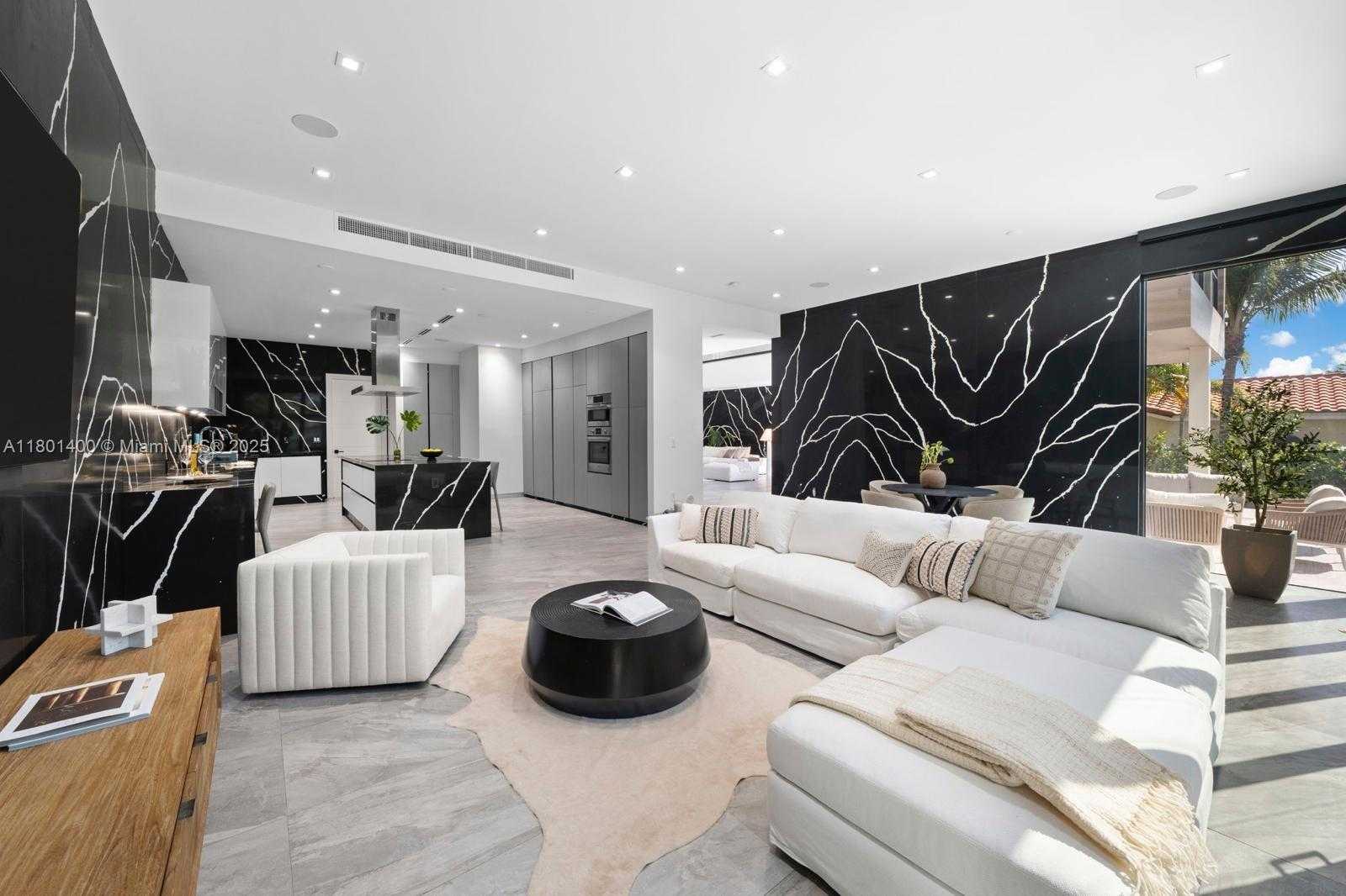 Small Image of 521 HOLIDAY DR, Hallandale Beach Number 14
