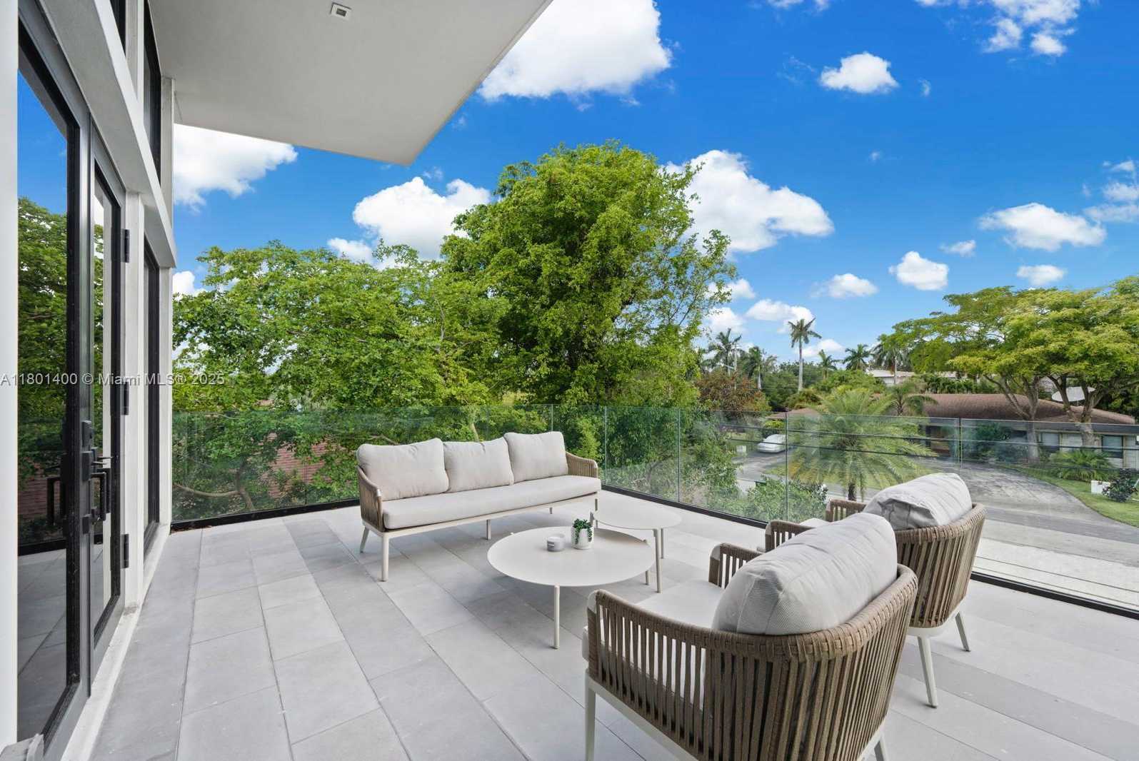 Small Image of 521 HOLIDAY DR, Hallandale Beach Number 20