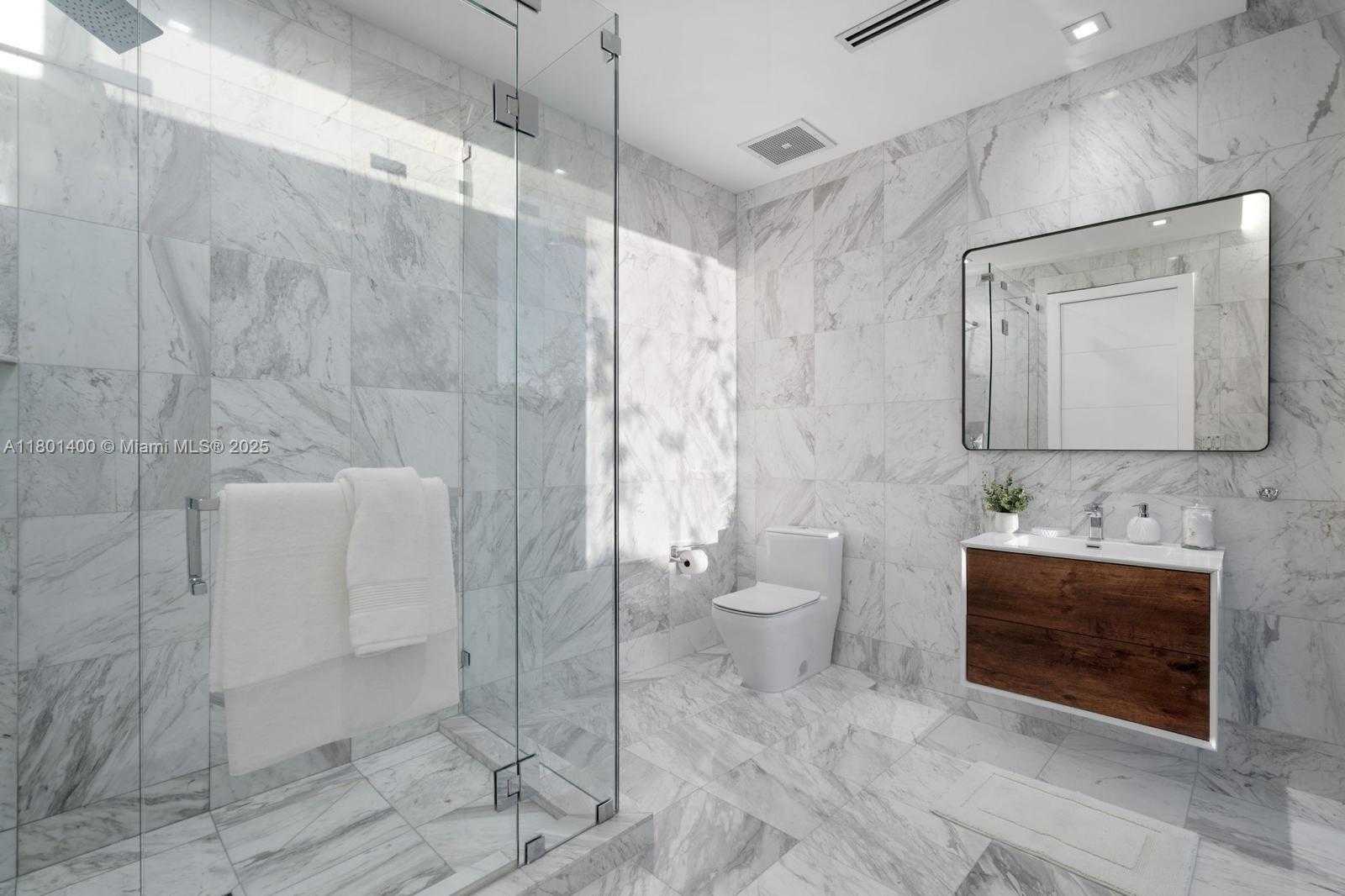 Small Image of 521 HOLIDAY DR, Hallandale Beach Number 21