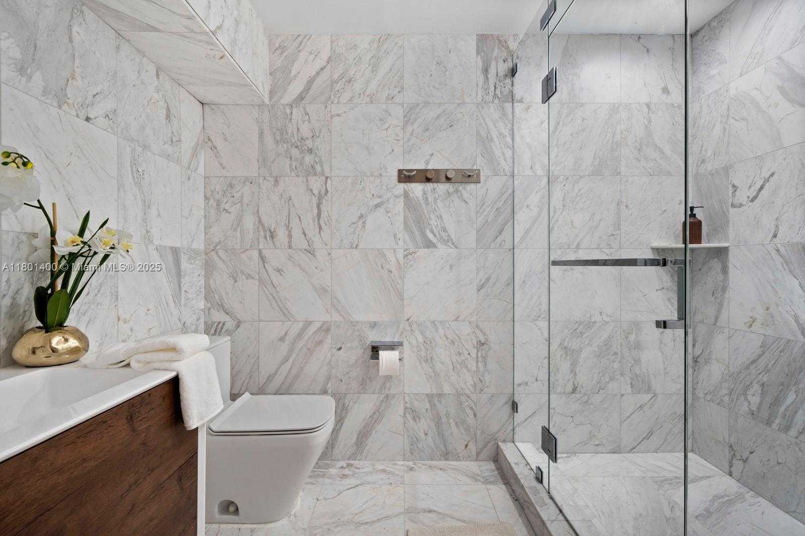 Small Image of 521 HOLIDAY DR, Hallandale Beach Number 23