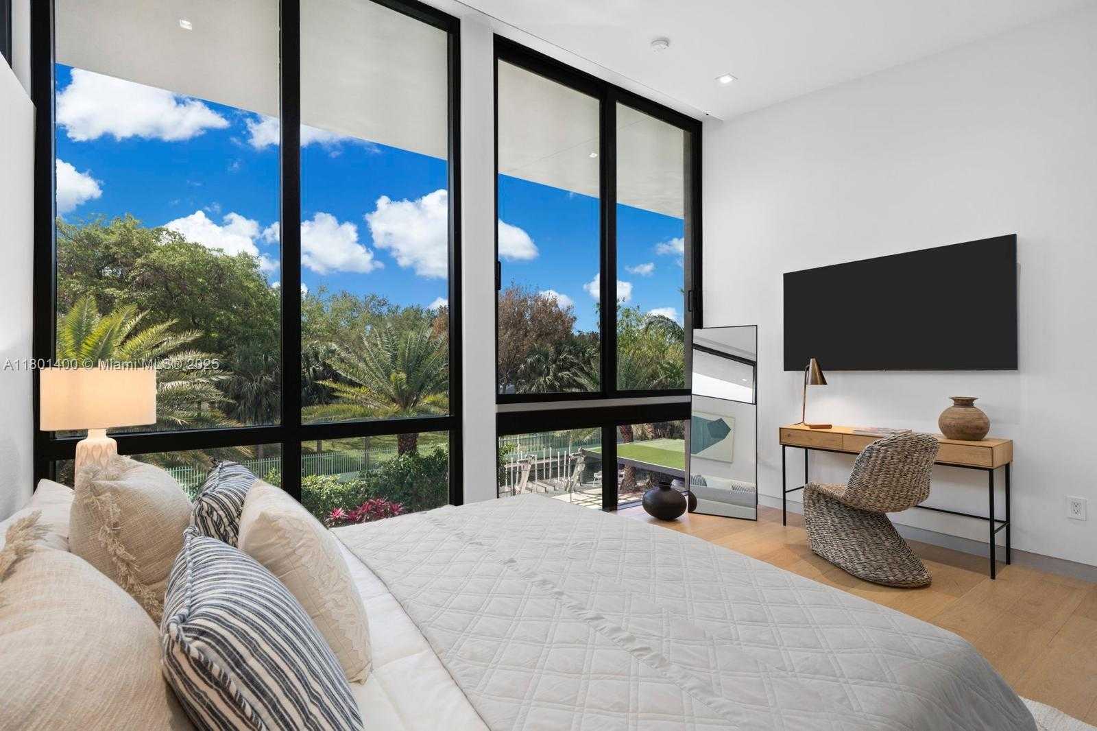 Small Image of 521 HOLIDAY DR, Hallandale Beach Number 26