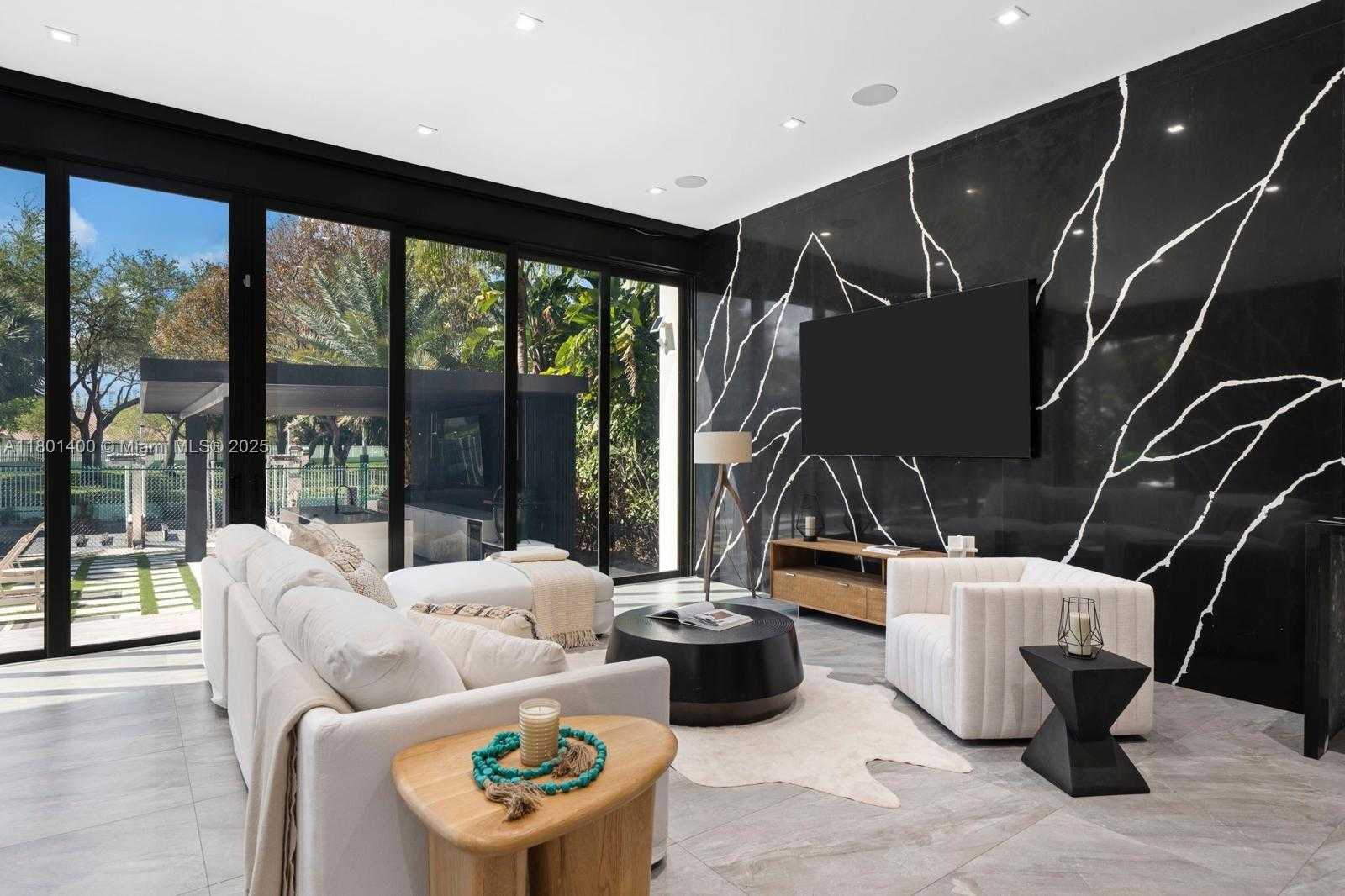 Small Image of 521 HOLIDAY DR, Hallandale Beach Number 30