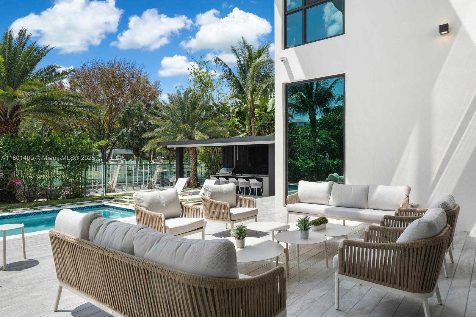 Small Image of 521 HOLIDAY DR, Hallandale Beach Number 32
