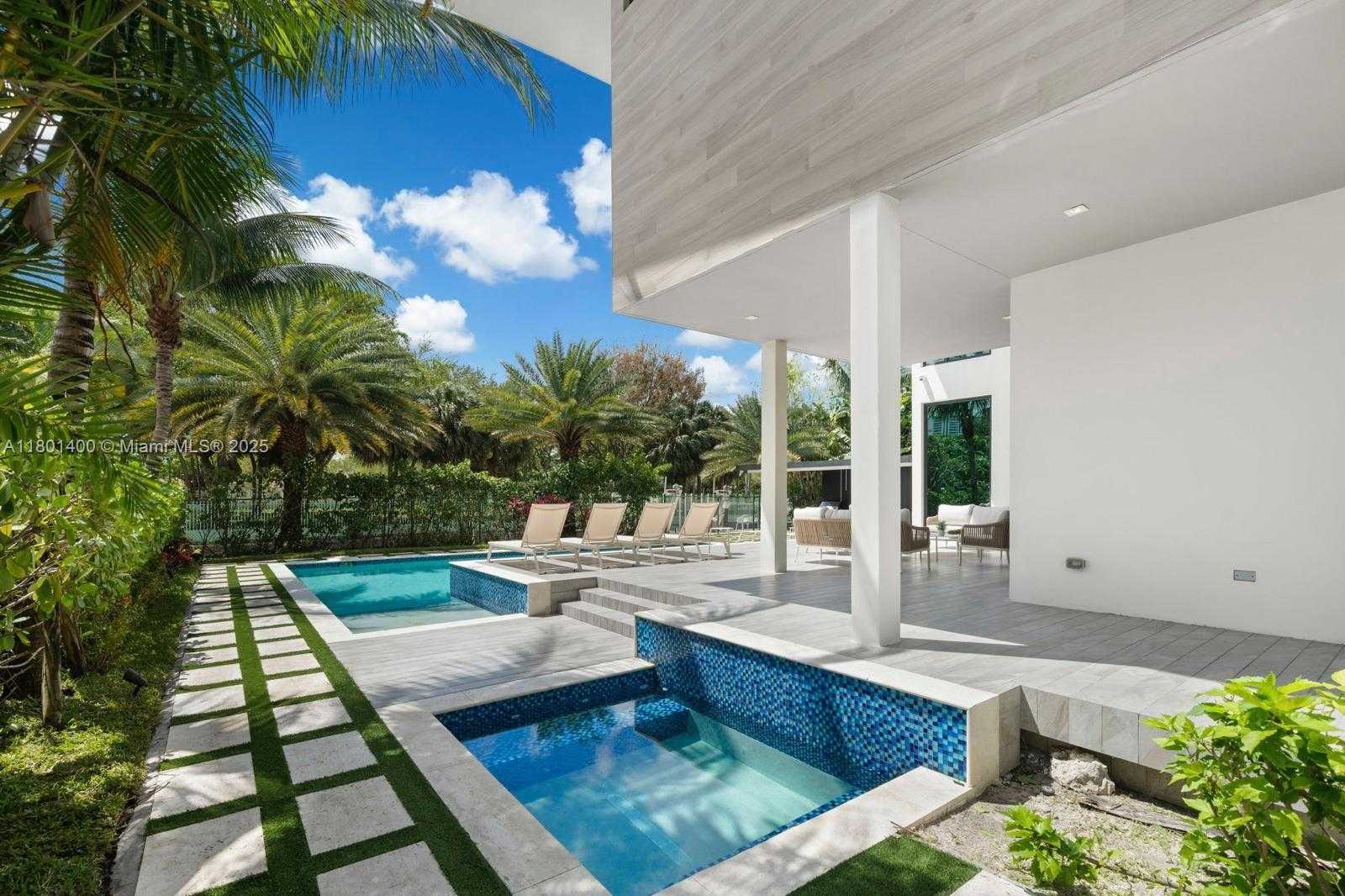 Small Image of 521 HOLIDAY DR, Hallandale Beach Number 35