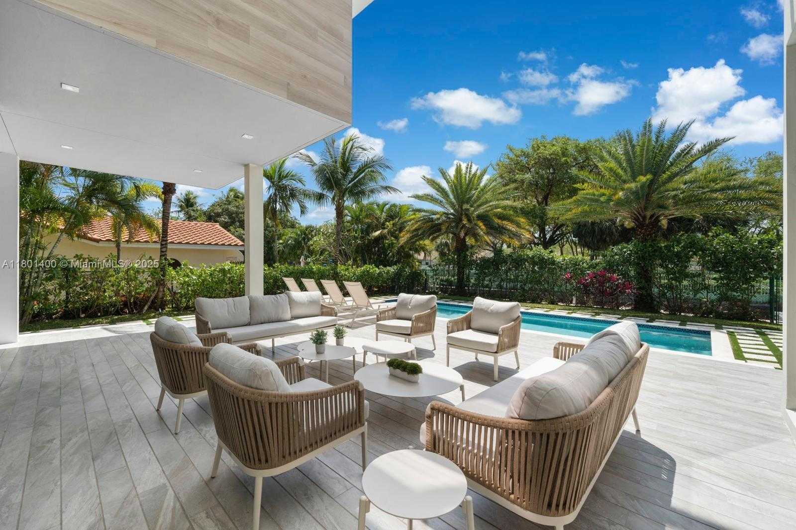 Small Image of 521 HOLIDAY DR, Hallandale Beach Number 37
