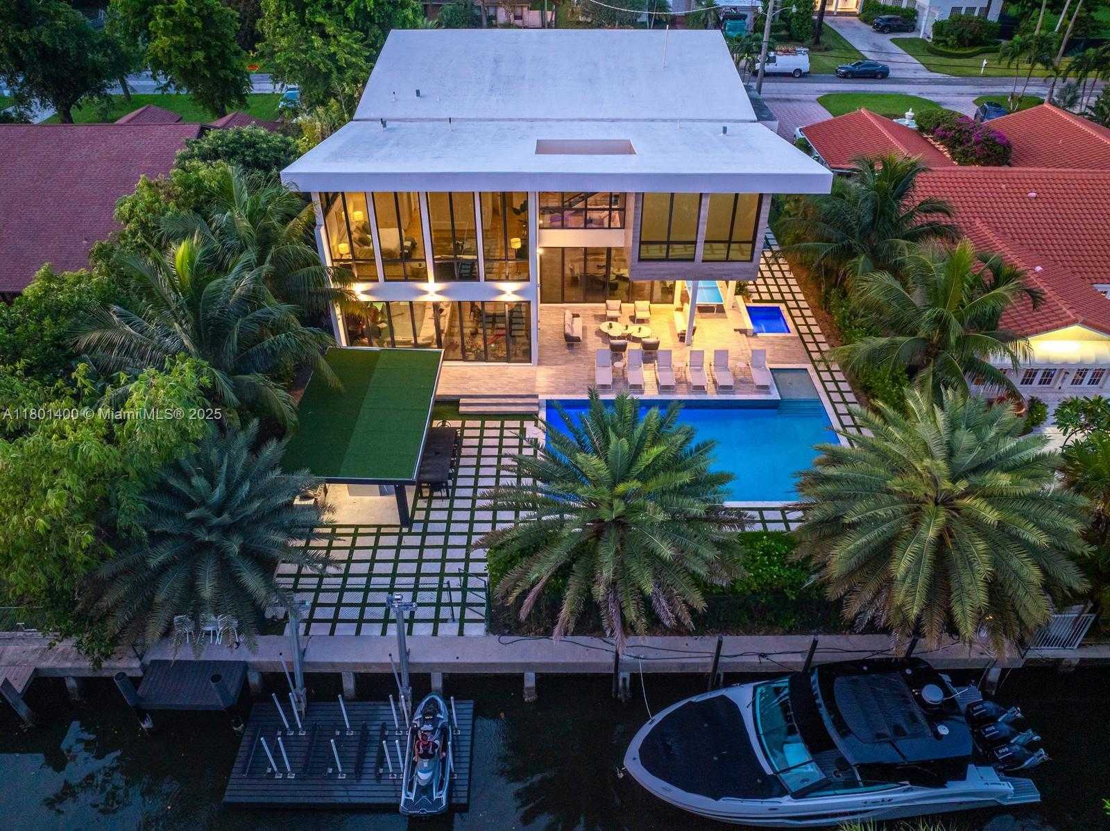 Small Image of 521 HOLIDAY DR, Hallandale Beach Number 4