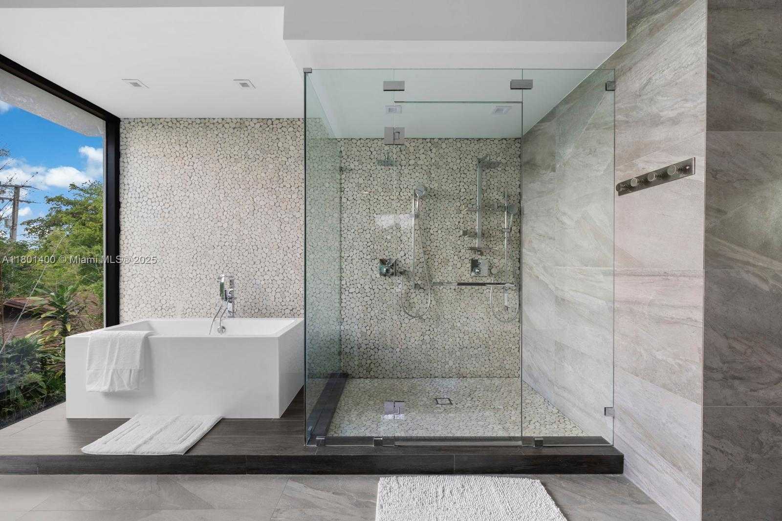 Small Image of 521 HOLIDAY DR, Hallandale Beach Number 40