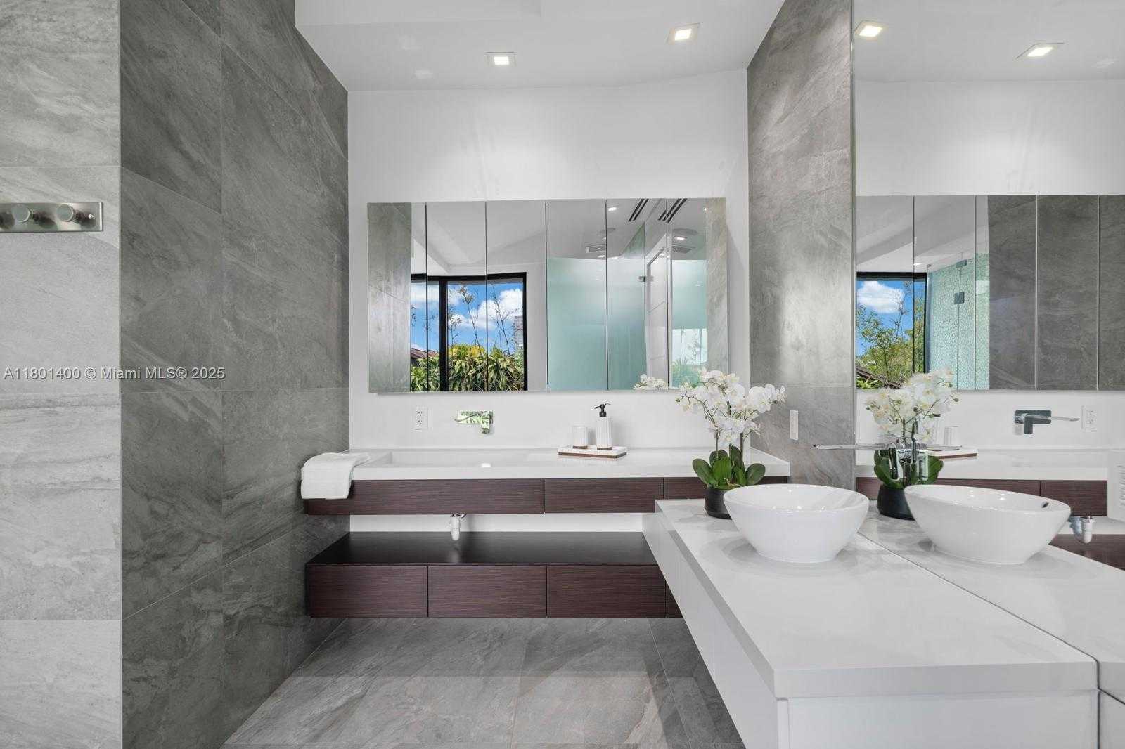 Small Image of 521 HOLIDAY DR, Hallandale Beach Number 42
