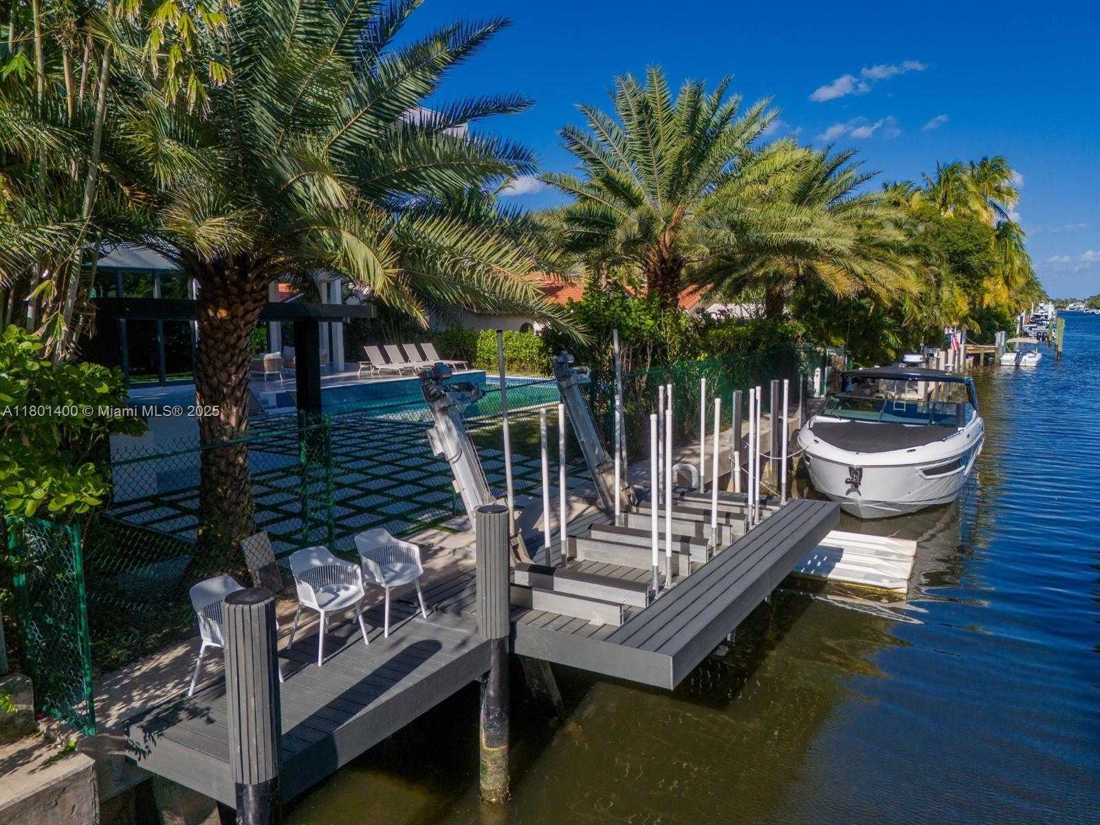 Small Image of 521 HOLIDAY DR, Hallandale Beach Number 44