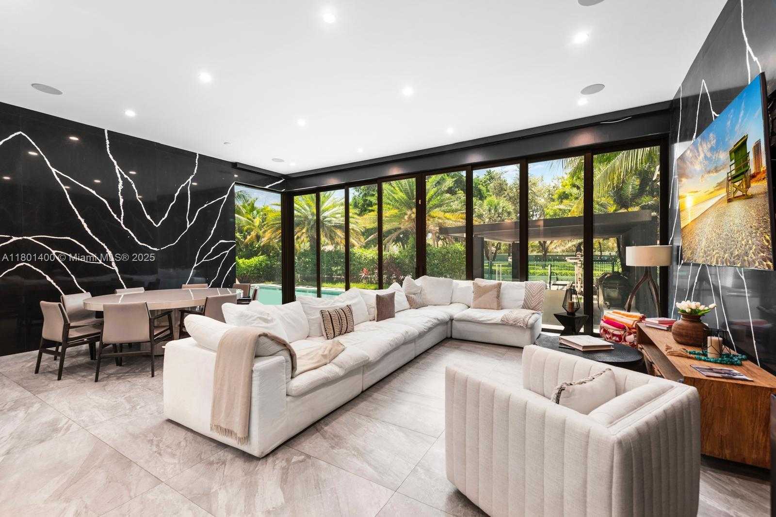 Small Image of 521 HOLIDAY DR, Hallandale Beach Number 8