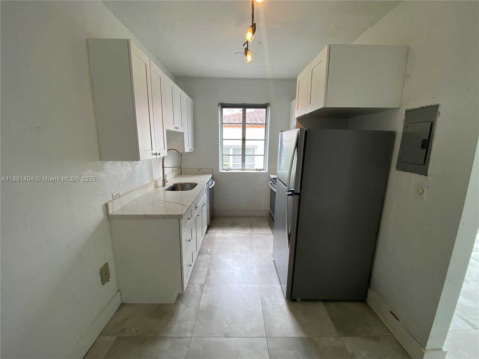 Small Image of 1611 EUCLID AVE #11, Miami Beach Number 3