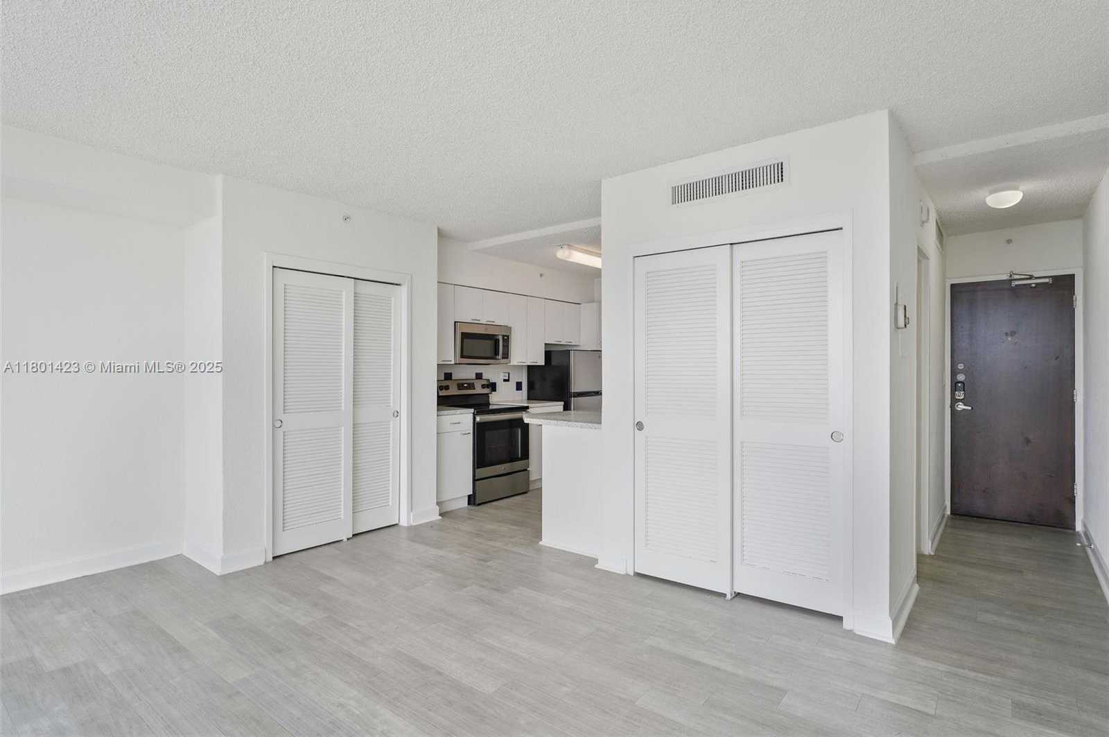 Small Image of 1500 BAY RD #S-1110, Miami Beach Number 11