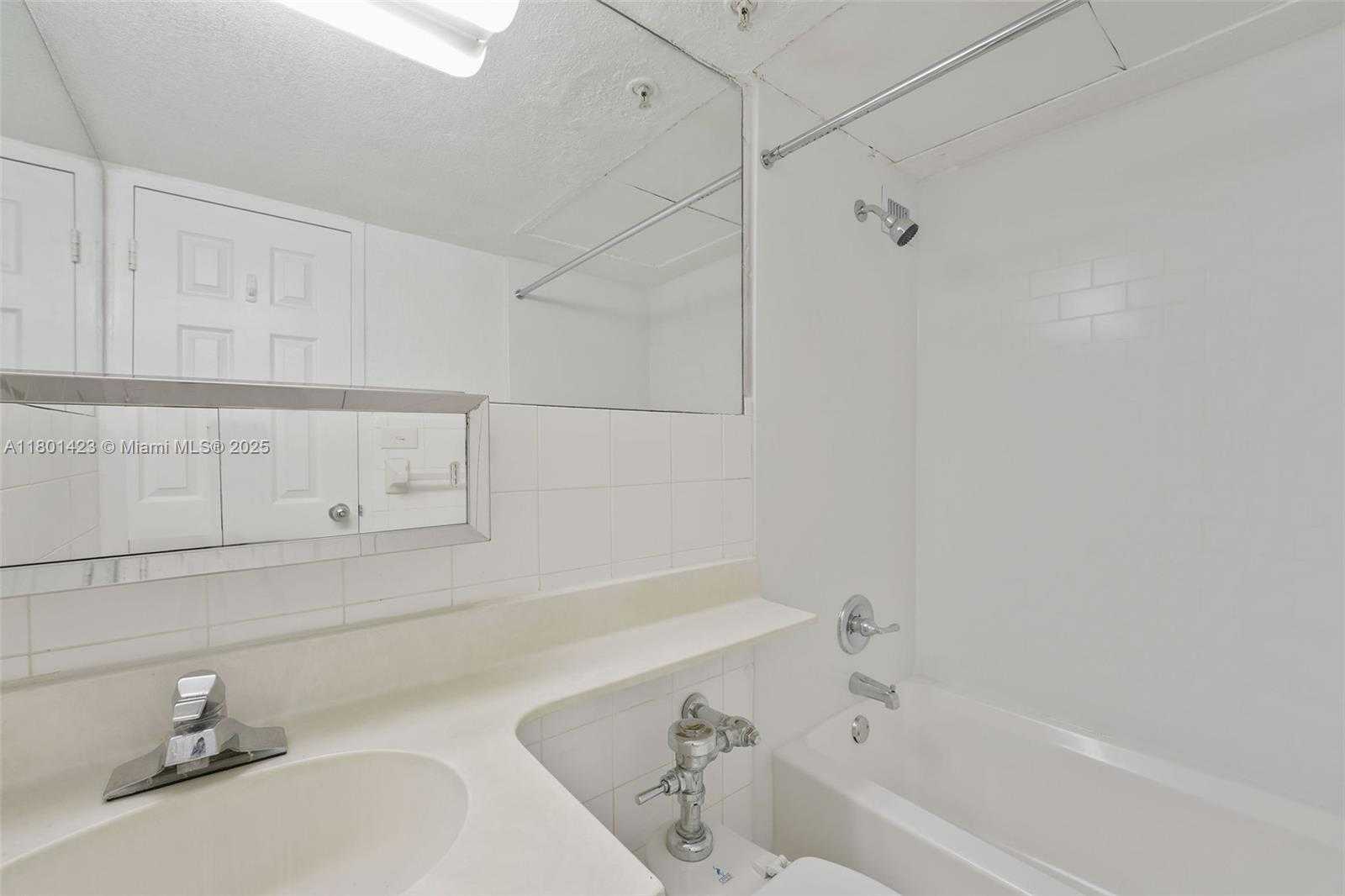 Small Image of 1500 BAY RD #S-1110, Miami Beach Number 20