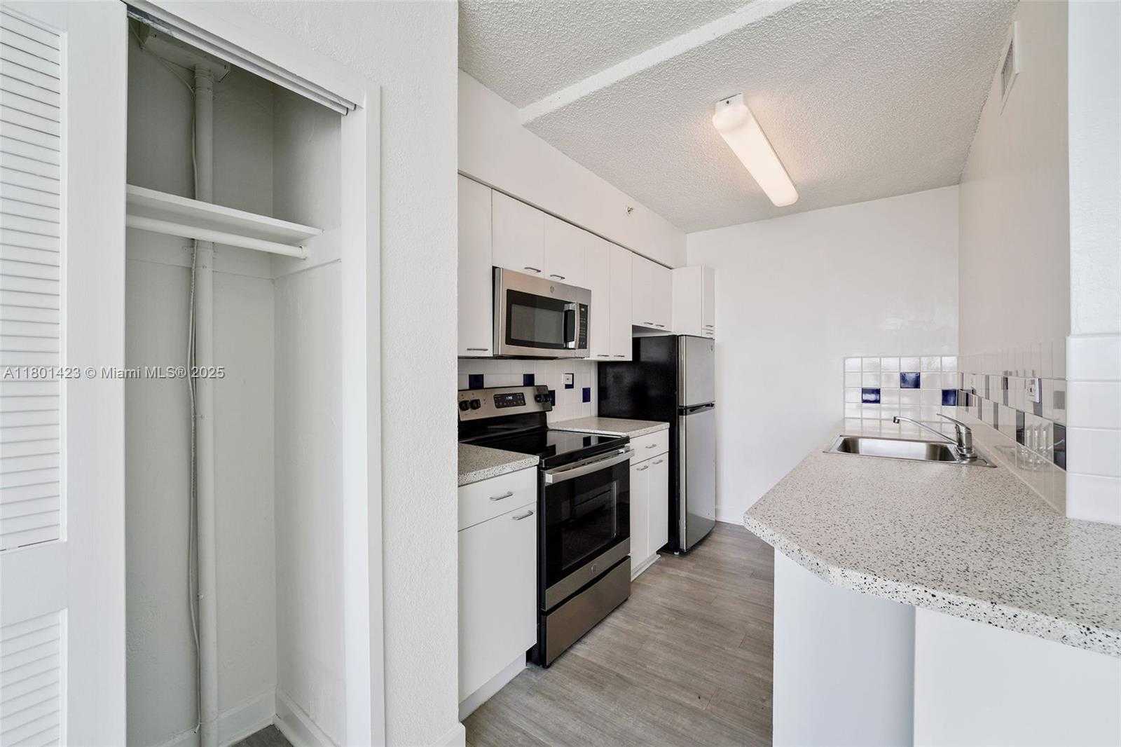Small Image of 1500 BAY RD #S-1110, Miami Beach Number 9