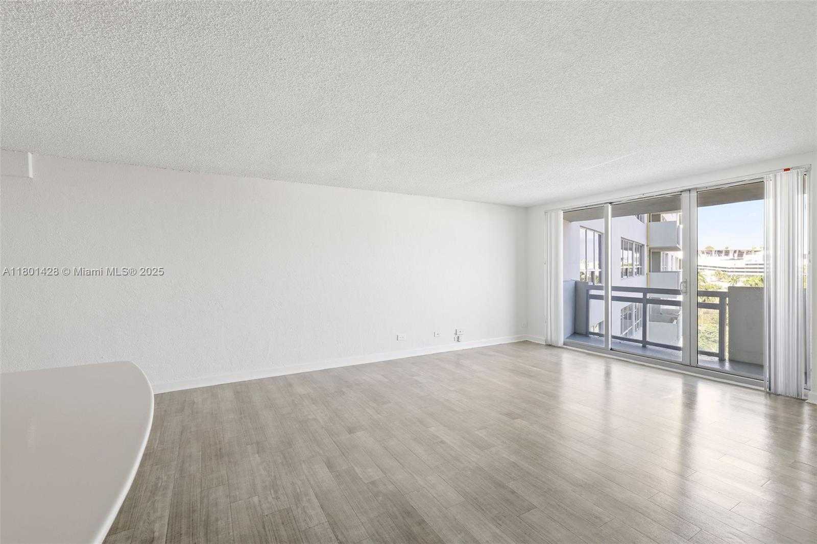 Small Image of 1500 BAY RD #S-0302, Miami Beach Number 19