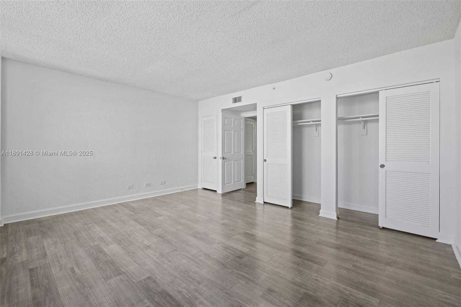 Small Image of 1500 BAY RD #S-0302, Miami Beach Number 25