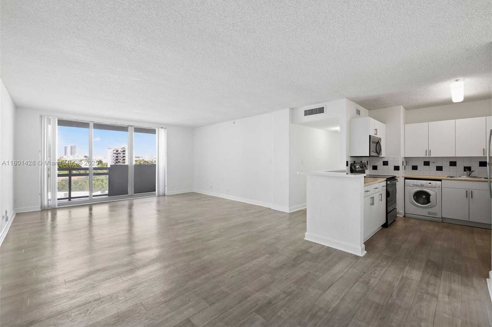 Small Image of 1500 BAY RD #S-0302, Miami Beach Number 5