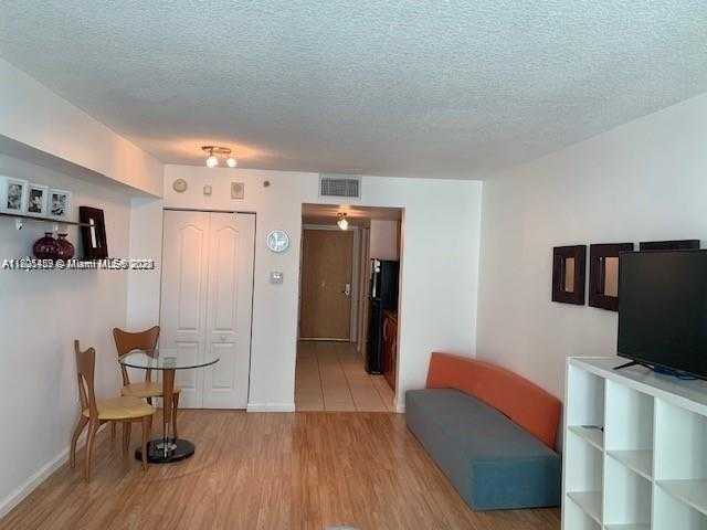 Small Image of 1200 BRICKELL BAY DR #2716, Miami Number 3