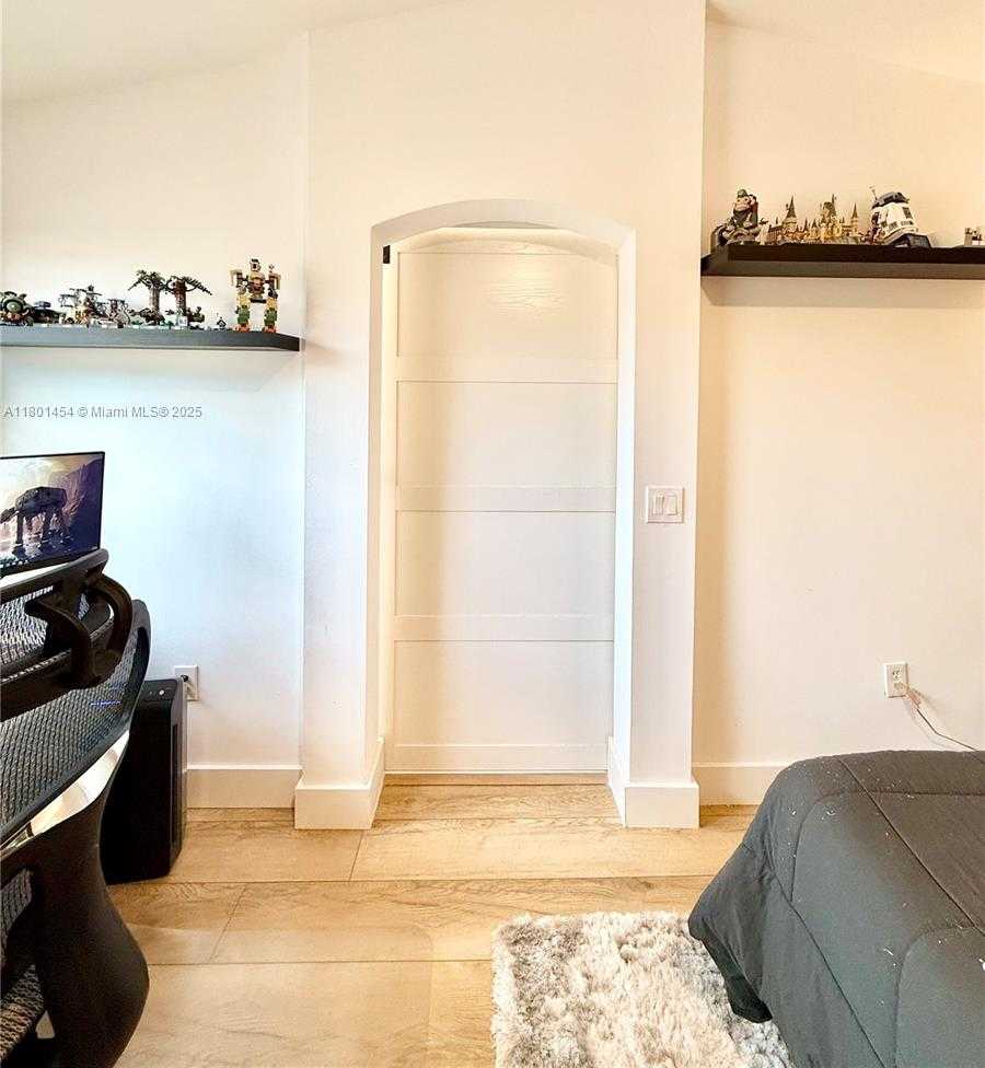 Small Image of 1120 CANELLA LN, Hollywood Number 11