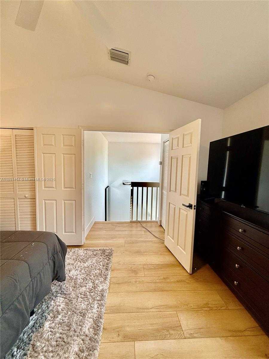Small Image of 1120 CANELLA LN, Hollywood Number 32