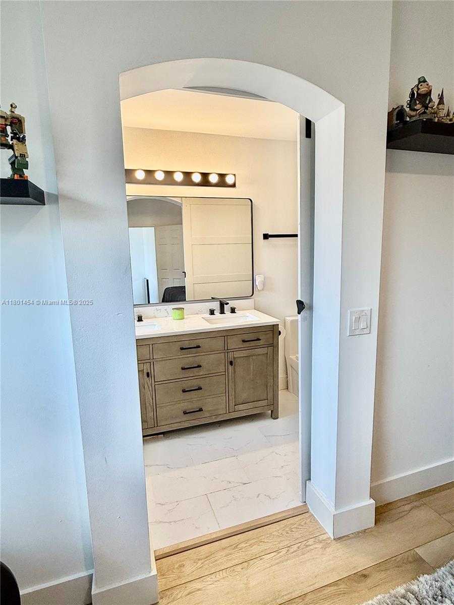 Small Image of 1120 CANELLA LN, Hollywood Number 34