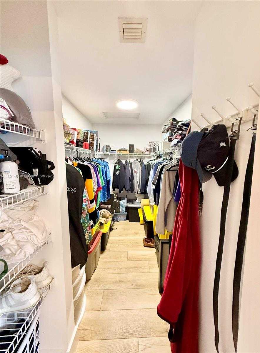 Small Image of 1120 CANELLA LN, Hollywood Number 37
