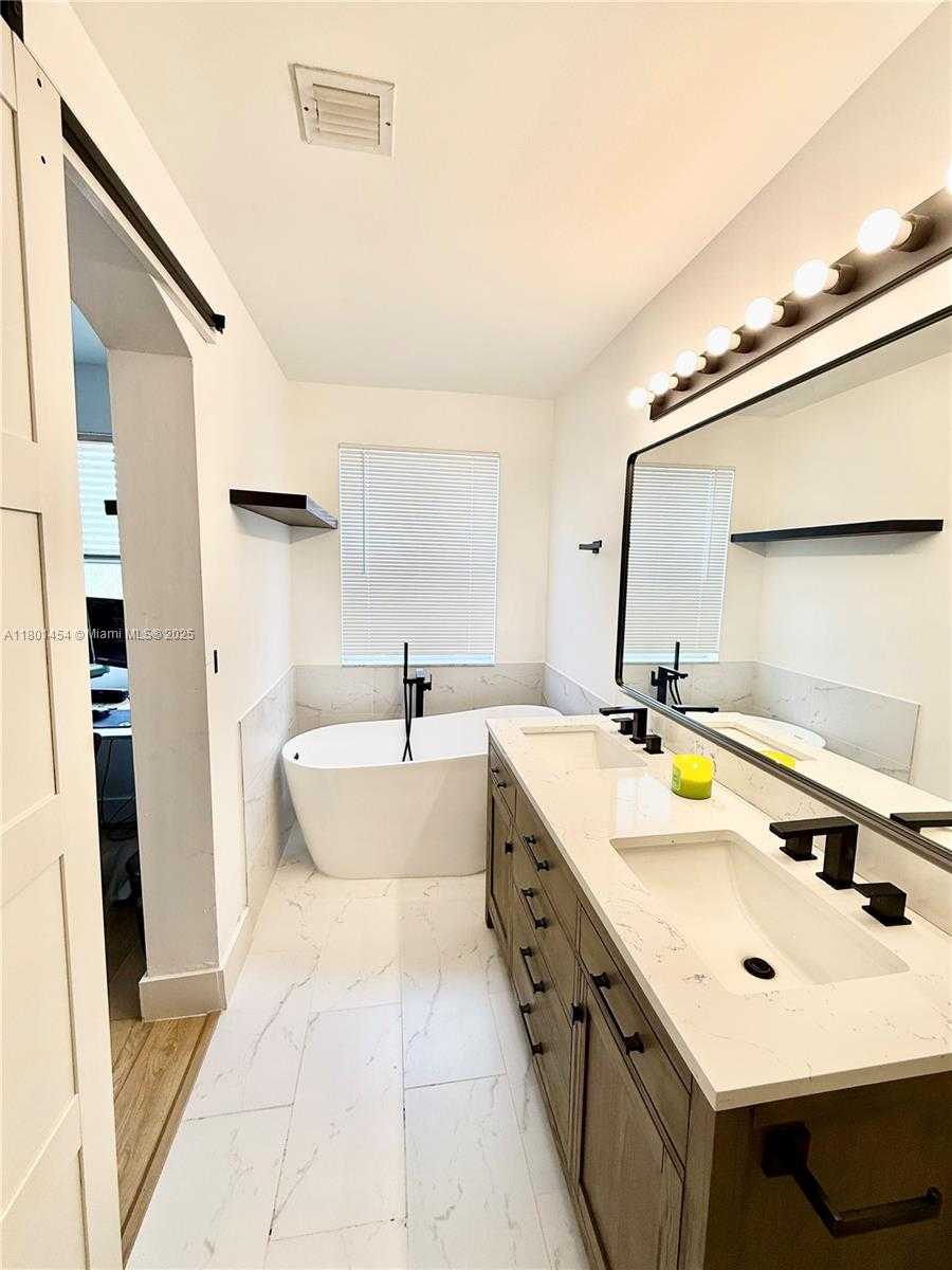Small Image of 1120 CANELLA LN, Hollywood Number 41
