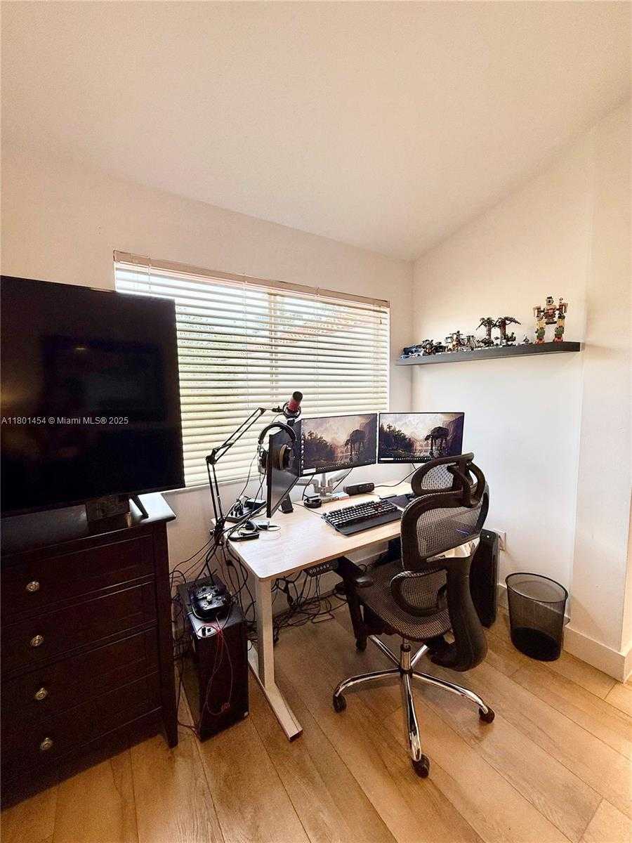 Small Image of 1120 CANELLA LN, Hollywood Number 6