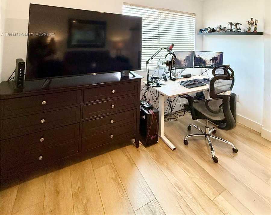 Small Image of 1120 CANELLA LN, Hollywood Number 7