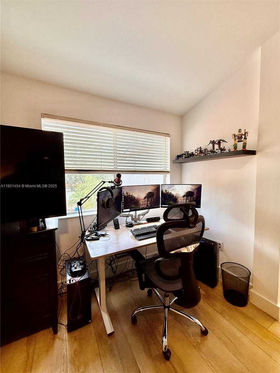 Small Image of 1120 CANELLA LN, Hollywood Number 8