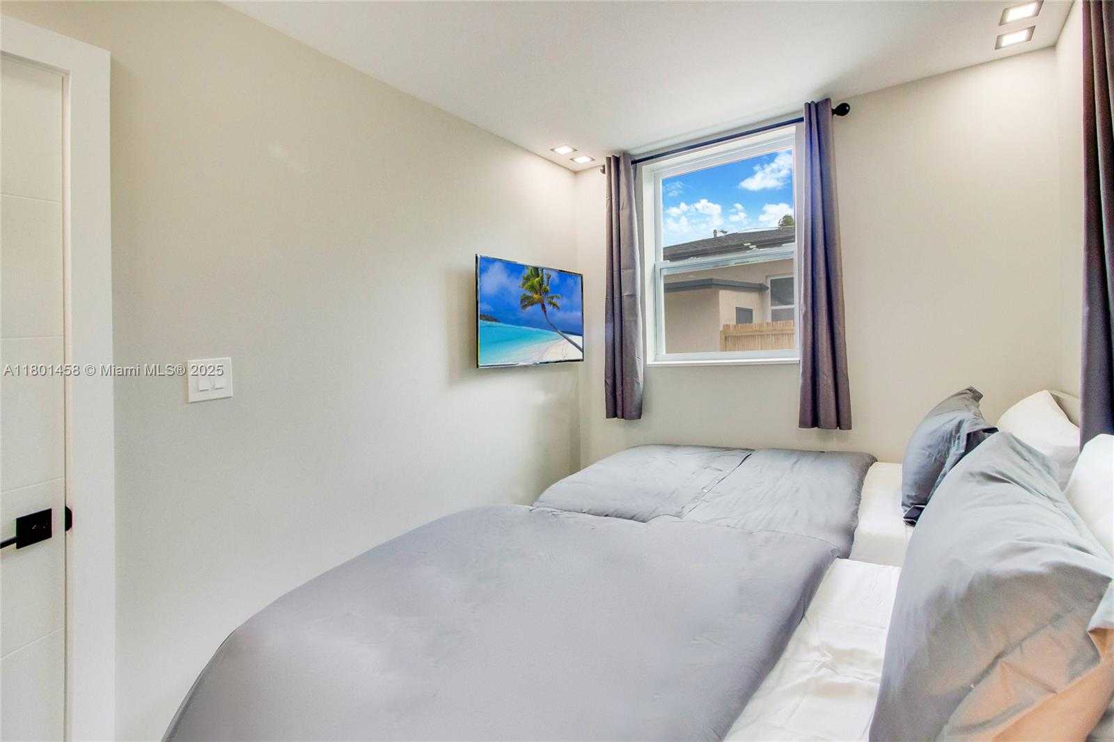Small Image of 5530 NORTH WEST 5TH AVE, Miami Number 6