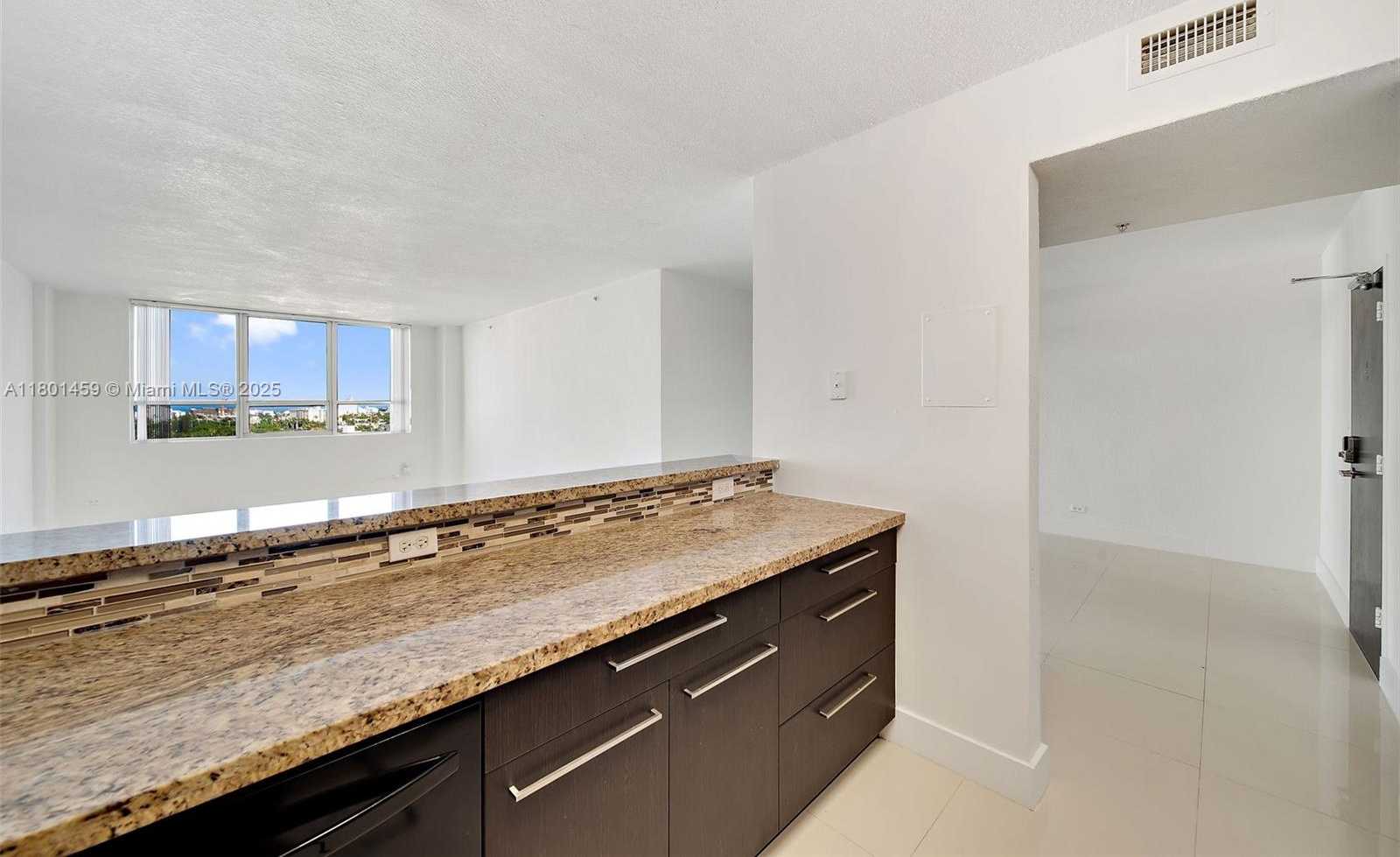 Small Image of 1500 BAY RD #S-0270, Miami Beach Number 10
