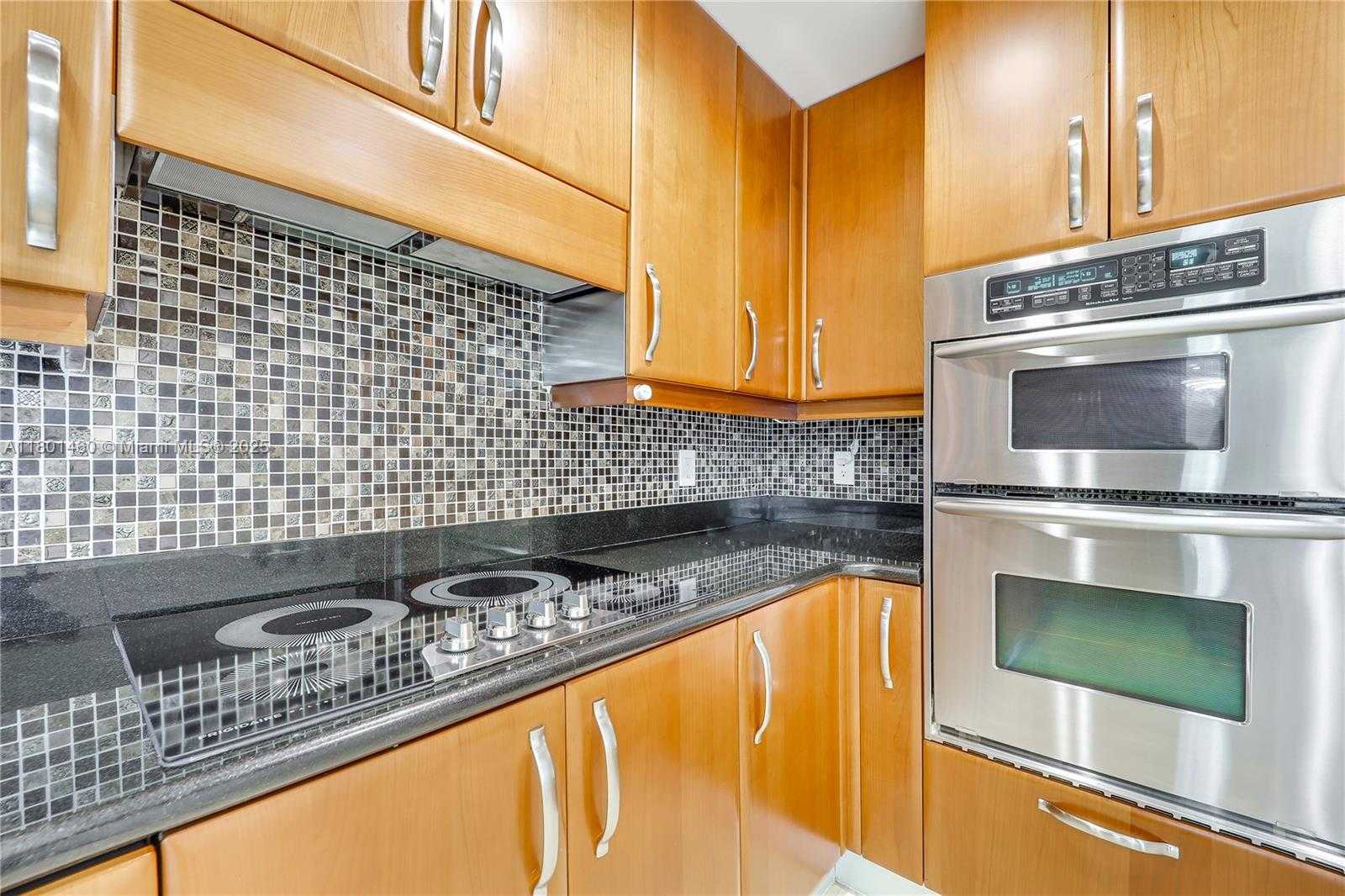 Small Image of 19400 TURNBERRY WAY #321, Aventura Number 11