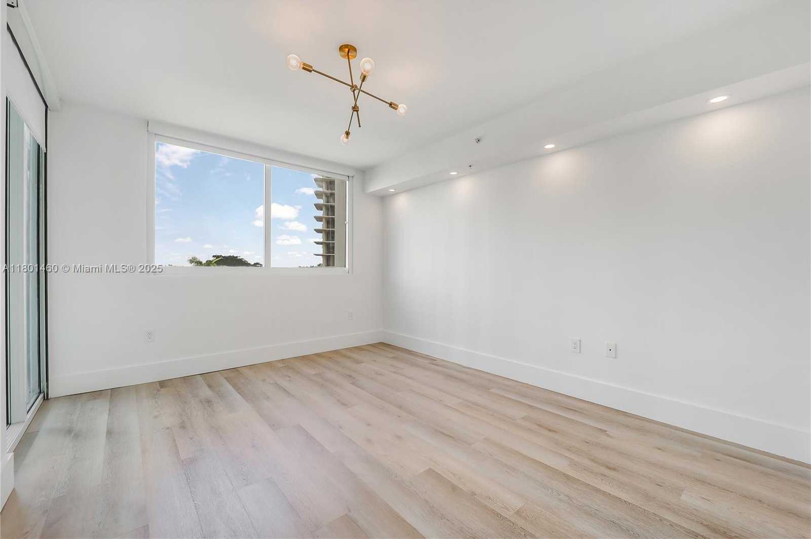 Small Image of 19400 TURNBERRY WAY #321, Aventura Number 13