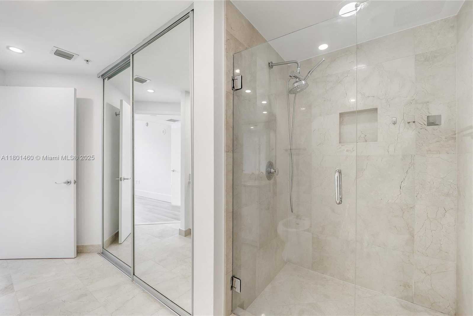 Small Image of 19400 TURNBERRY WAY #321, Aventura Number 16