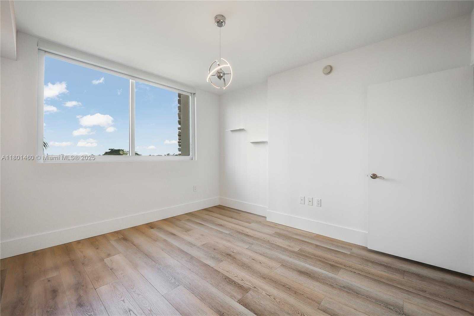 Small Image of 19400 TURNBERRY WAY #321, Aventura Number 18