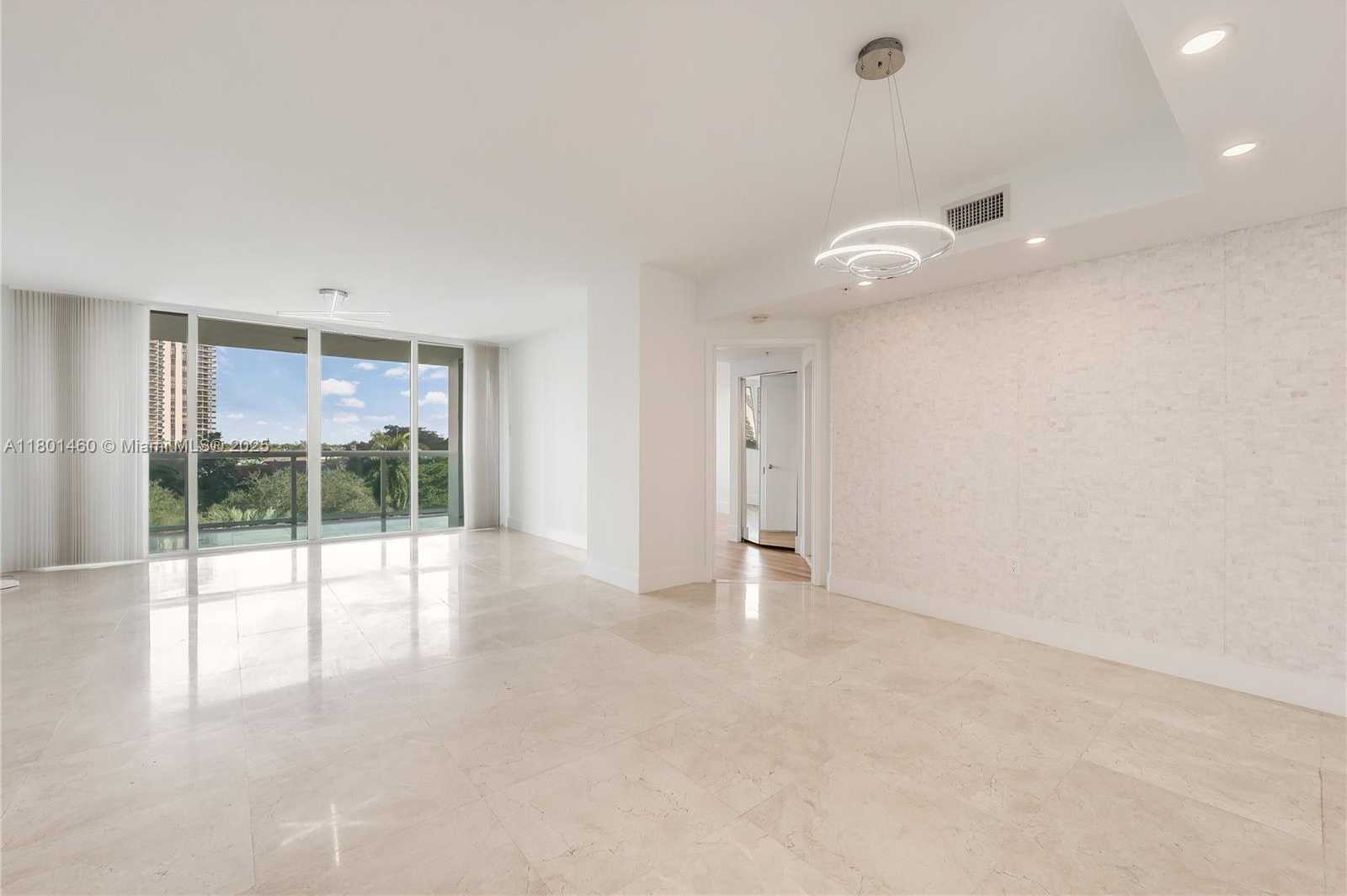 Small Image of 19400 TURNBERRY WAY #321, Aventura Number 5