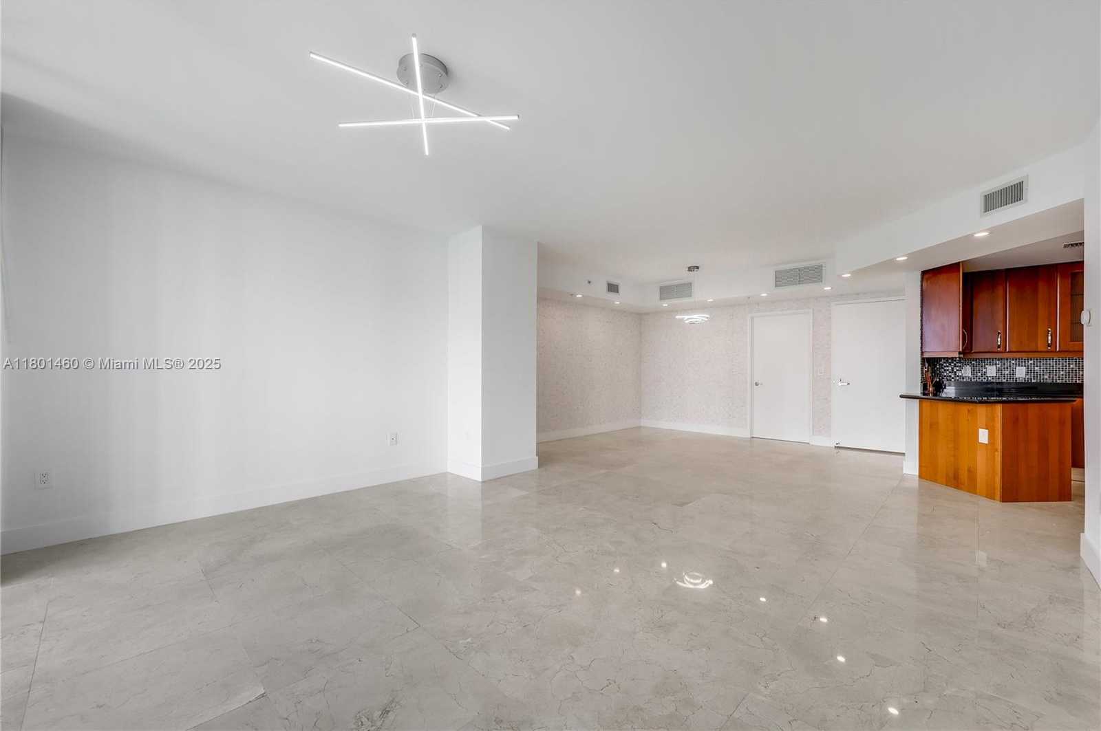 Small Image of 19400 TURNBERRY WAY #321, Aventura Number 7
