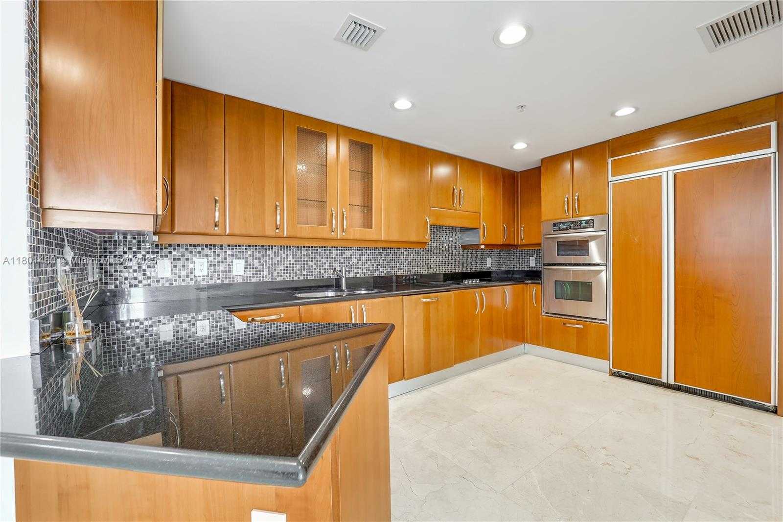 Small Image of 19400 TURNBERRY WAY #321, Aventura Number 9