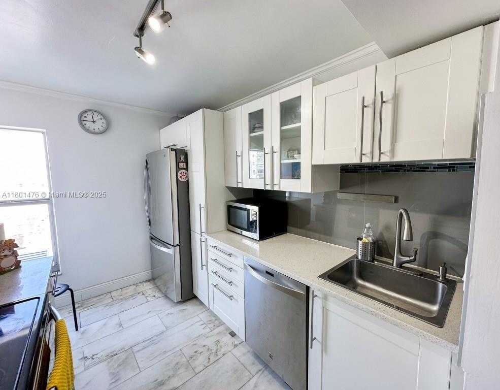 Small Image of 1300 ALTON RD #4A, Miami Beach Number 14