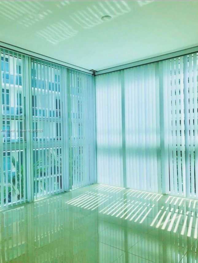 Small Image of 950 BRICKELL BAY DR #401, Miami Number 12